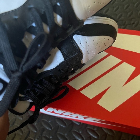 Nike black and White Dunk (Pandas) - Picture 4 of 5